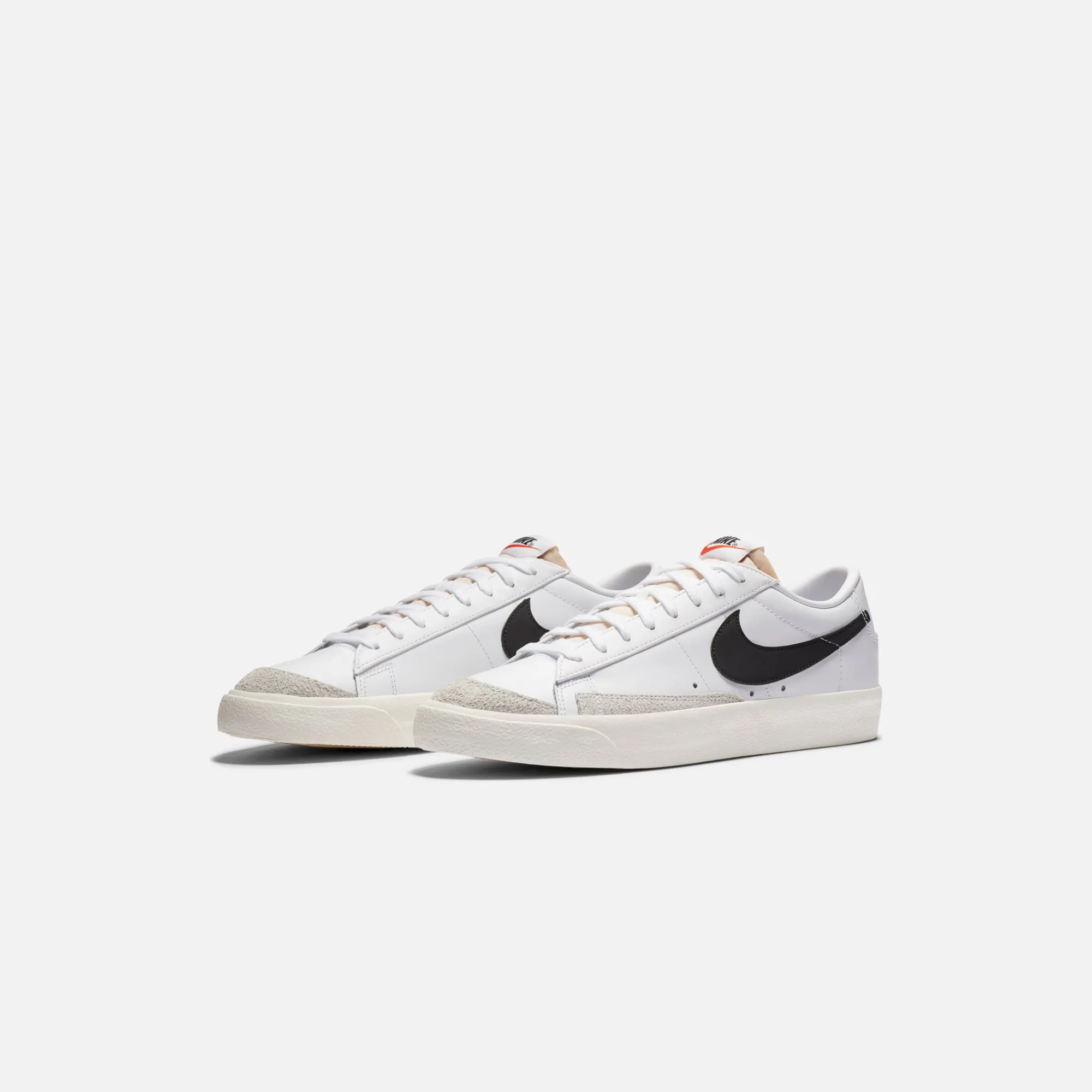 Store Nike Blazer Low `77 Vintage White / Black / Sail / Orange