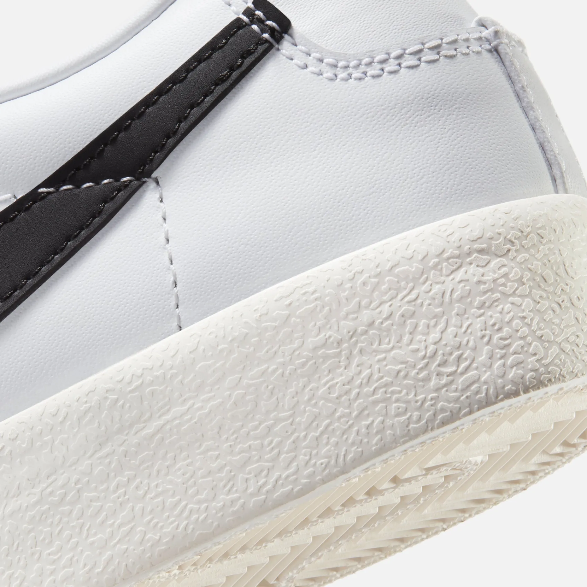 Store Nike Blazer Low `77 Vintage White / Black / Sail / Orange