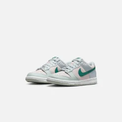 Store Nike Grade School Dunk Low Football Grey / Mineral Teal / Pearl Pink