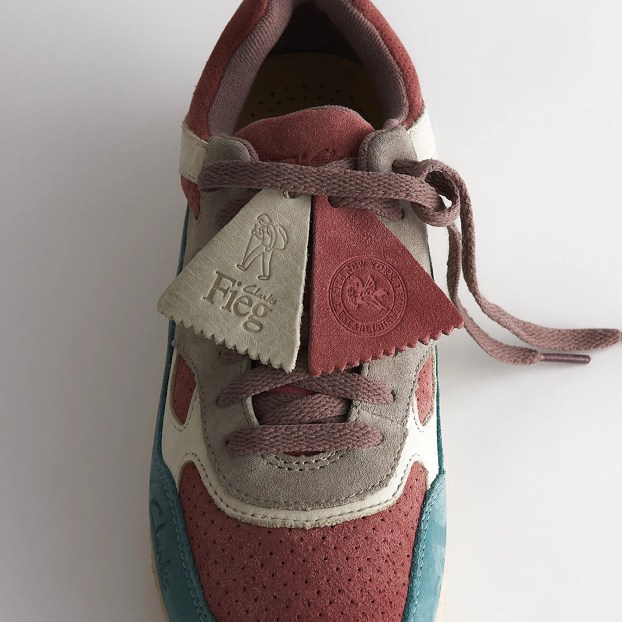 Hot Kith Ronnie Fieg For Clarks 8Th Street Lockhill Pink / Blue