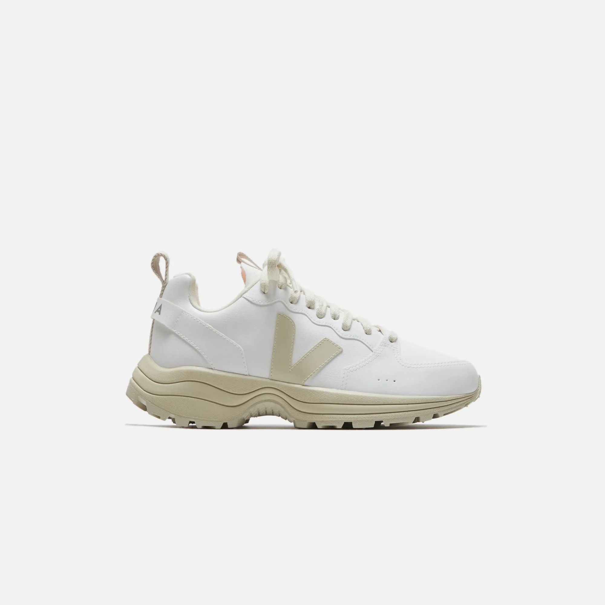 Shop Veja Venturi Alveomesh Cwl White / Pierre / Natural