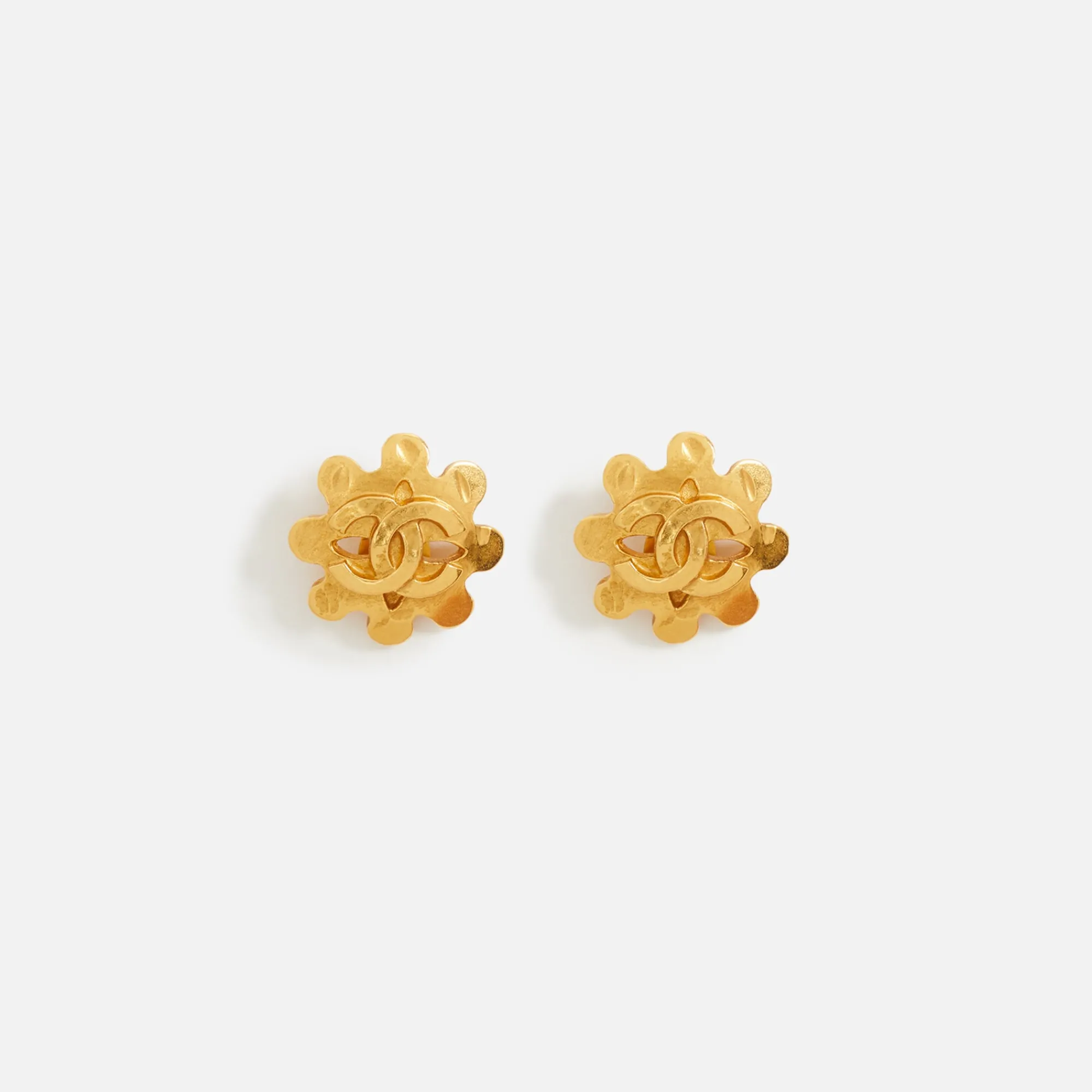 Fashion What Goes Around Comes Around Wgaca Chanel Squiggle Border Earrings Gold