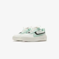 Hot Nike Wmns Air Force 1 Plt.Af.Orm Sc Barely Green / Enamel Green