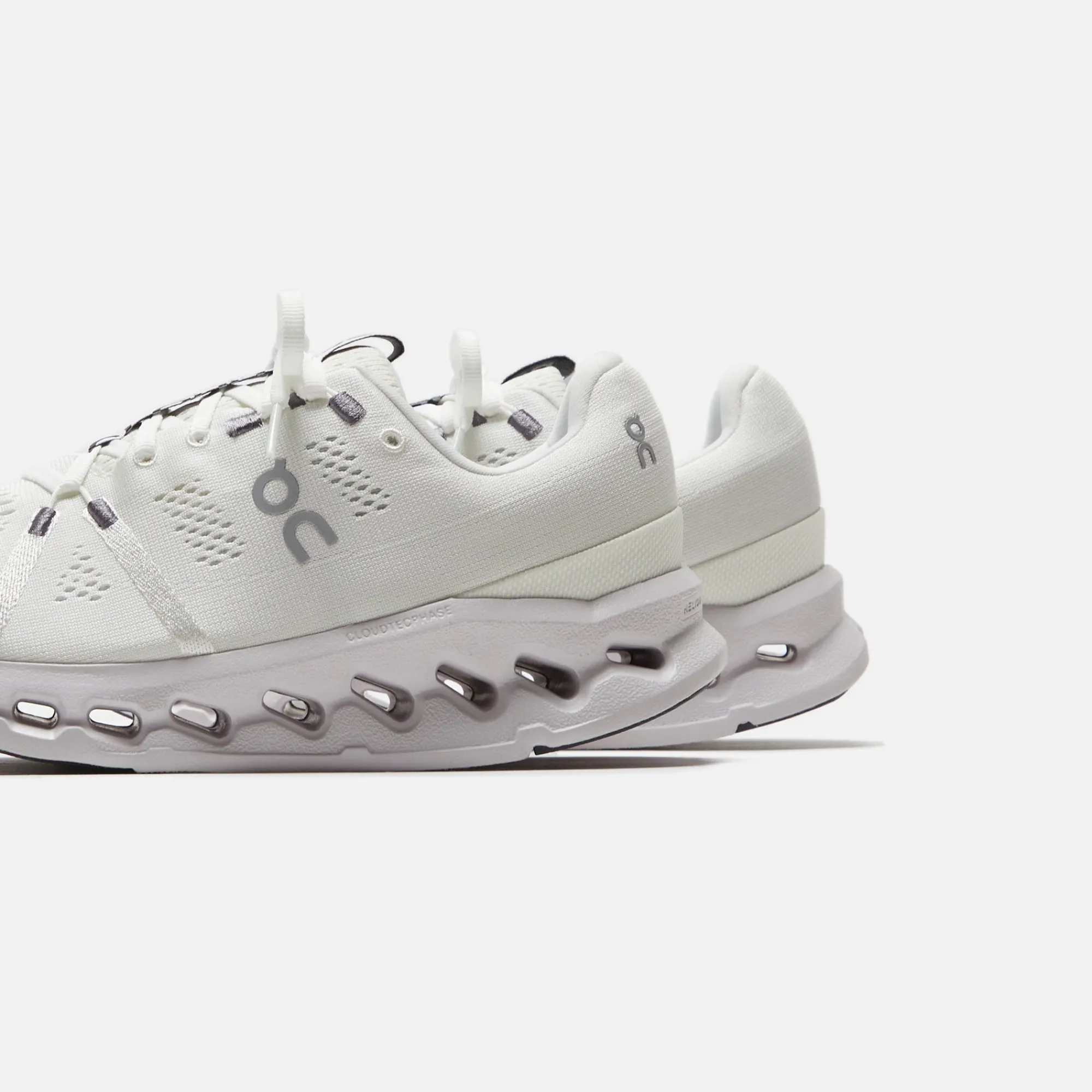Fashion On Running Wmns Cloudsurfer White / Frost